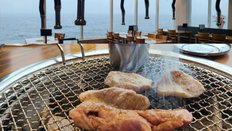  제주도 흑돼지 바다 풍경 정육 식당 제주공항 본점 오션뷰 숯불 맛집