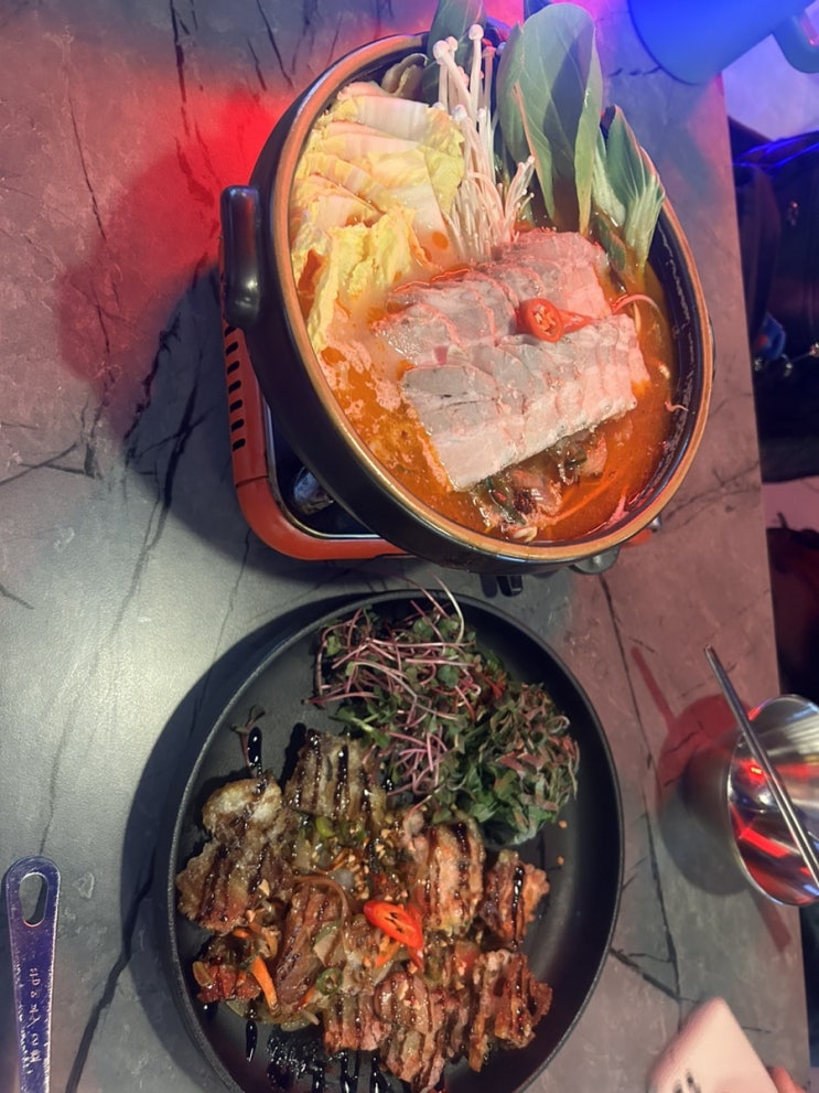  마라 수육 전골이 맛있고 술이 다양한 신사 술집 식호락