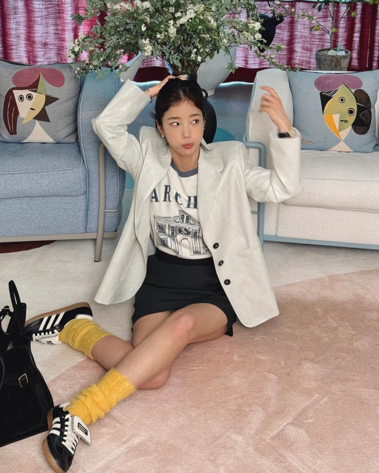  연예인 기은세의 센스 있는 여자 스니커즈 브랜드로 아디다스 삼바 x 웨일스보너 콜라보 여성 운동화 추천