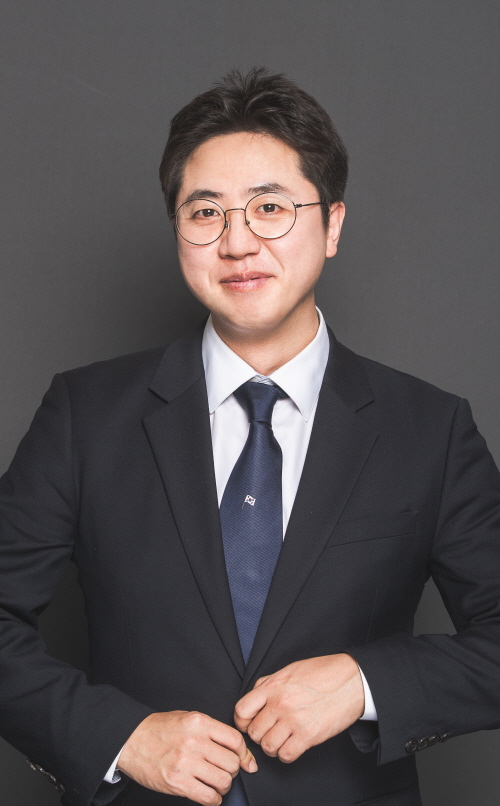 前 <b>민주당 최고위원</b>, 인천 중구·강화·옹진 예비<b>후보</b> 출마... 