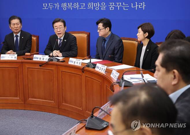  민주, 하위 20% 통보·선거제 결정 임박…총선 전 내홍 기로