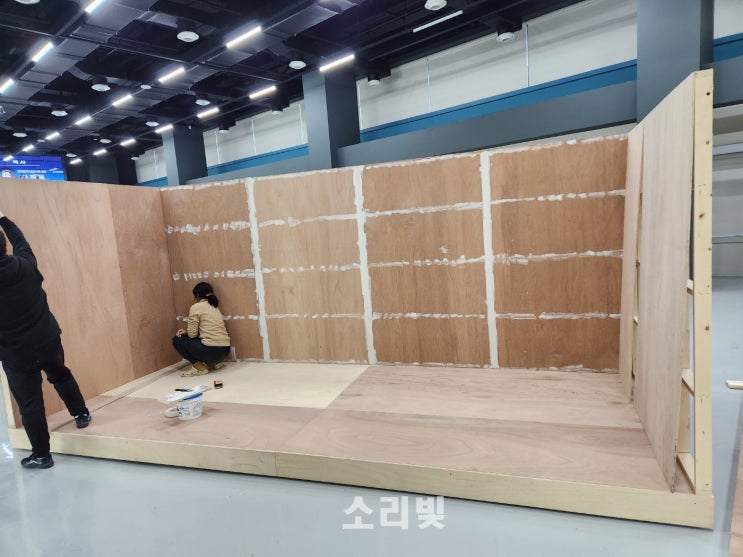 전시대, 전시부스 제작 및 설치는 소리빛목공방cnc