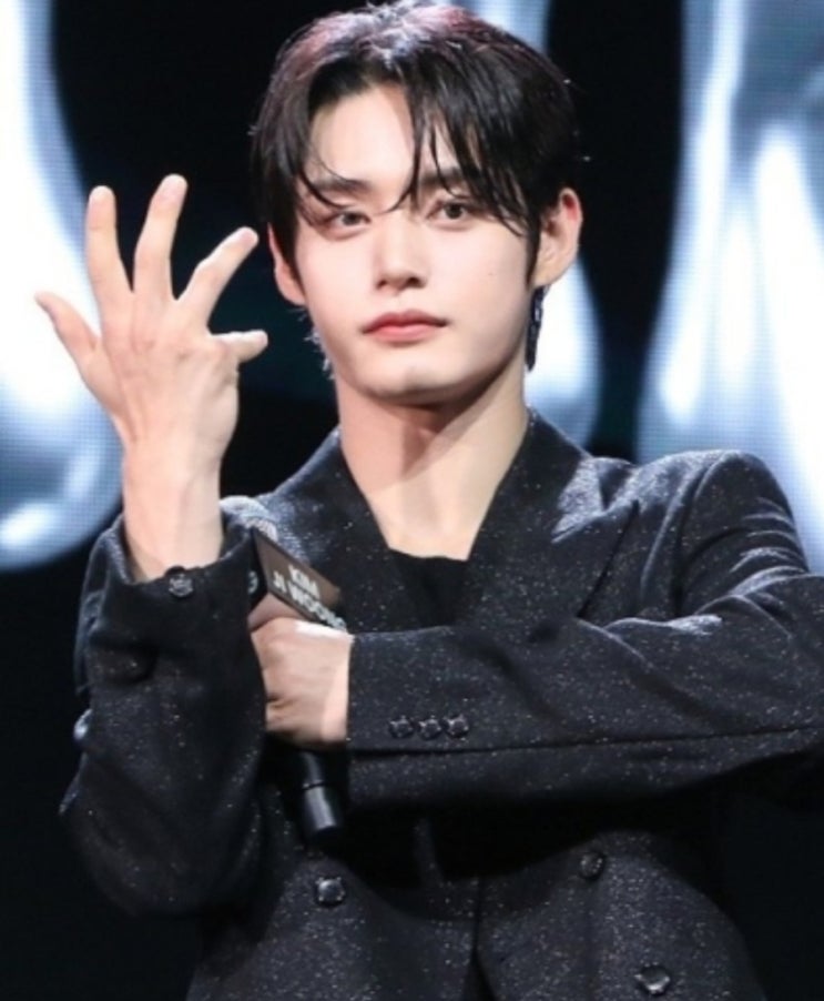 <b>제베원 김지웅 욕설</b> 논란 일축..팬 "뚜렷한 증거有..