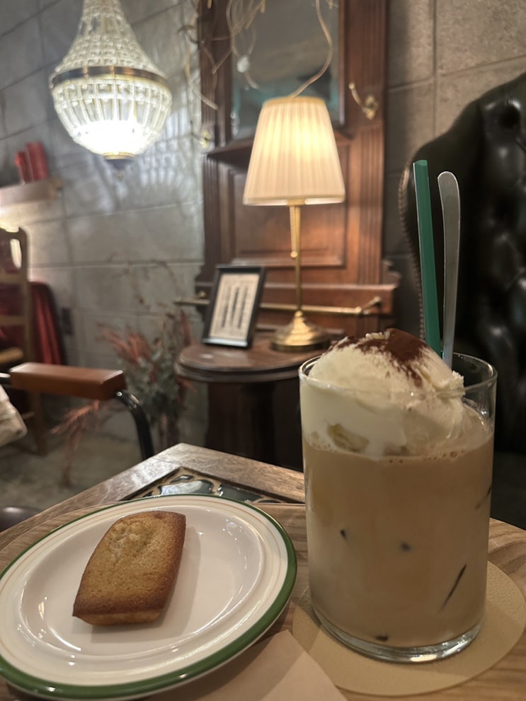  부산 명지 카페쿠지 | 휘낭시에 디저트 맛집 분위기 좋은 카페 내돈내산 후기