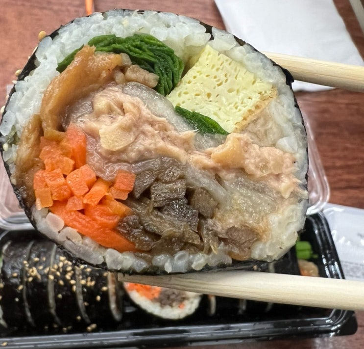  묵은지 참치김밥이 당길 때? 한입소반 - 숙대입구역 이영자 맛집