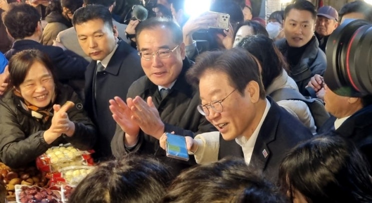 광주 찾은 이재명 대표와 <b>재래시장 방문</b>