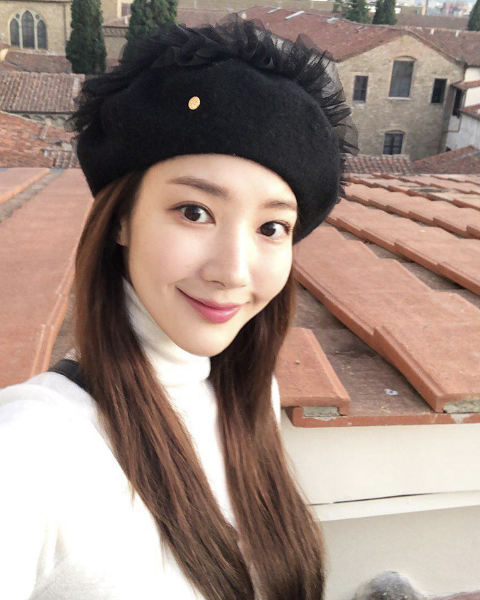  여자 연예인 모자 종류에서 페미닌하고 특유의 매력이 가득한 여성 베레모 모음 ZIP 추천