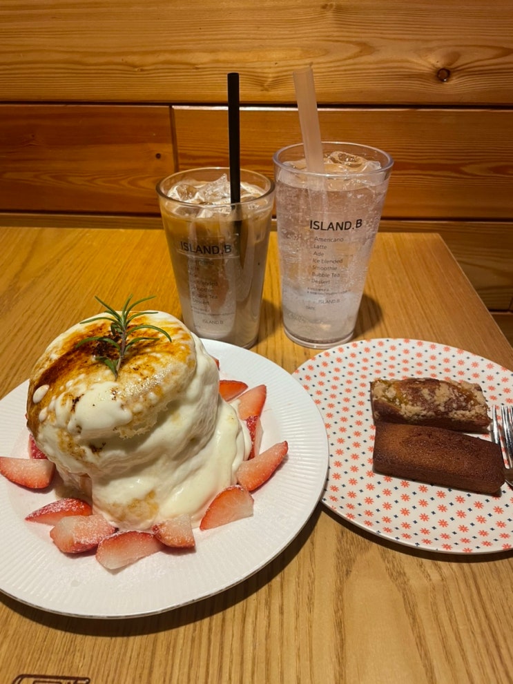  [외대카페] 아일랜드비 수플레팬케이크, 구움과자, 단체석