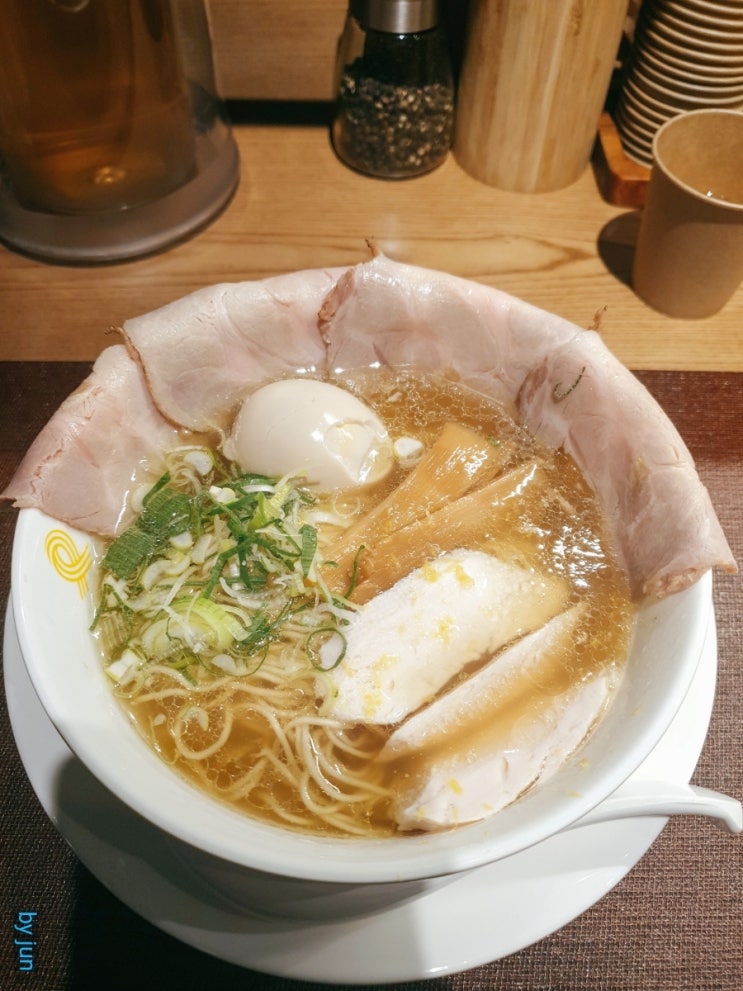  홍대입구역 멘지 - 닭 육수로 만들어낸 깔끔한 토리시오라멘
