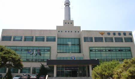 안성 <b>지역농협</b> 조합원이 조합장 <b>흉기로</b> 찌르고 극단적 선택