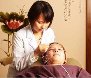  하남감일 한방미용성형 팔자, 눈주름 - 조민경 경희한의원 동안침, 재생침, 성형침으로 개선 효과 논문 입증