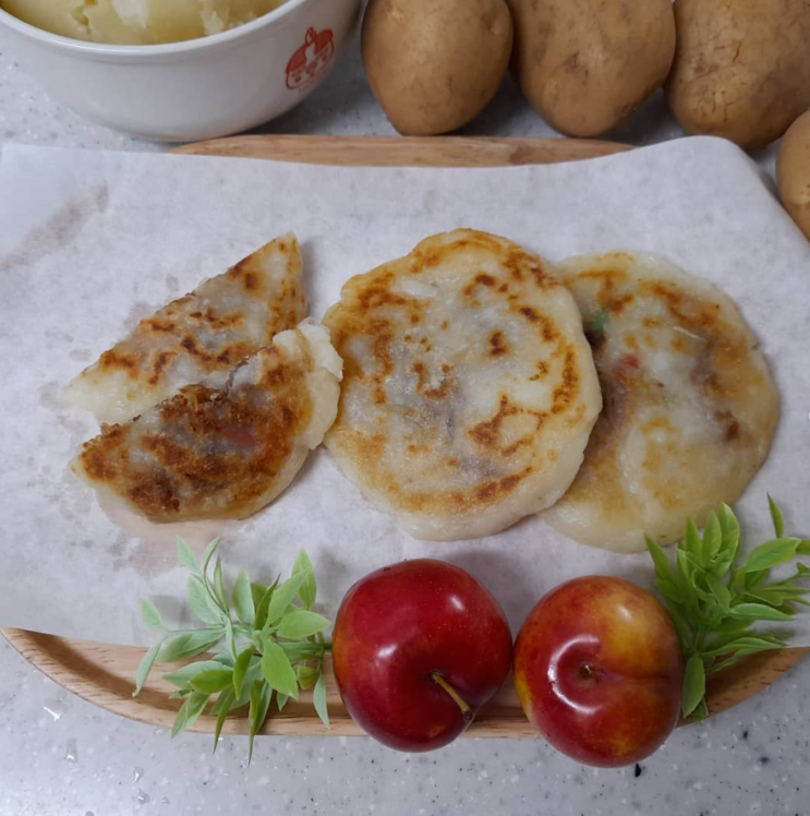  감자로 만드는 감자호떡, 쫀득하고 잡채 넣어 만들어 식감도 맛도  좋은  간식 황금 레시피