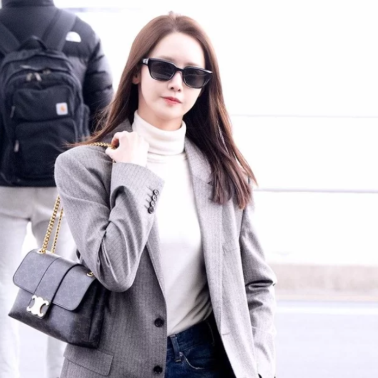  윤아 공항패션 셀린느 가방 재킷 청바지 정보