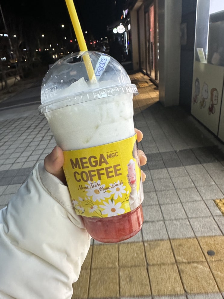  부산 명지 메가커피 메뉴추천 | 가성비 카페 딸기 신메뉴 후기