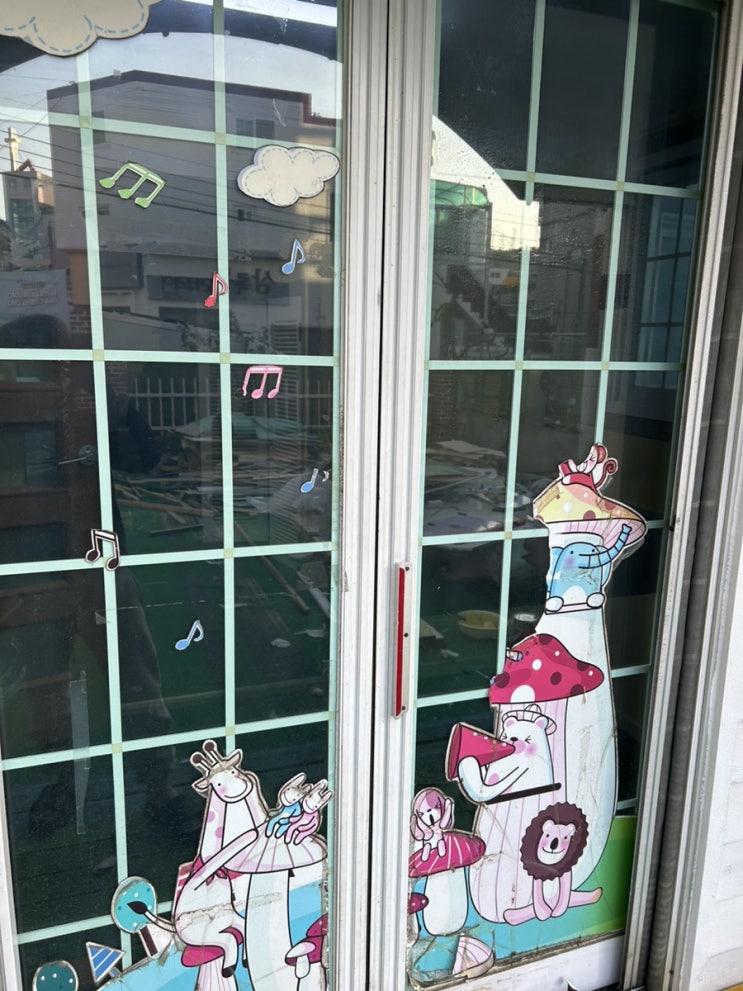  울산 상가 청소 스티커 제거와 주방 청소까지 완벽하게