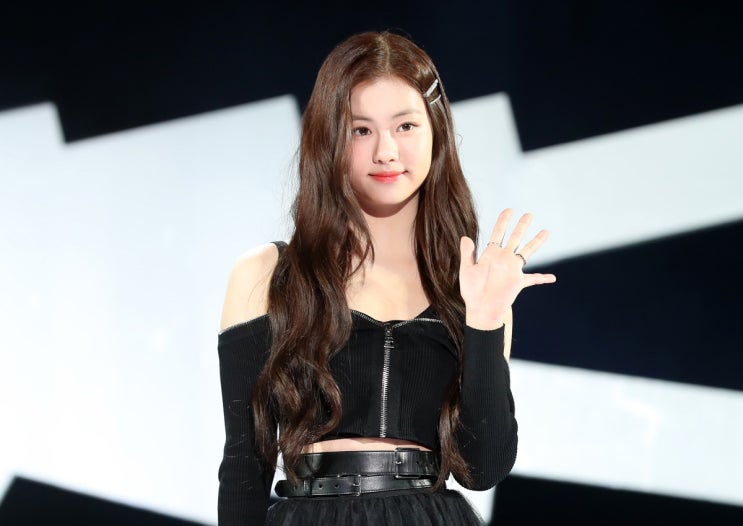 <b>르세라핌 서공예 졸업식</b>... 서울공연예술고등학교 졸업식 참석... 