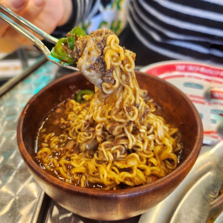  압구정로데오 핫플 더타코부스 타코와 이색라면 먹으러 가볼만한 압구정 맛집