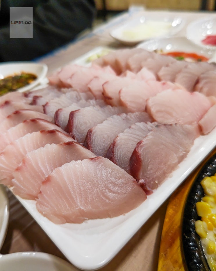  겨울 회는 역시 삼치선어회 - 여수 삼치선어회 전문점 신영