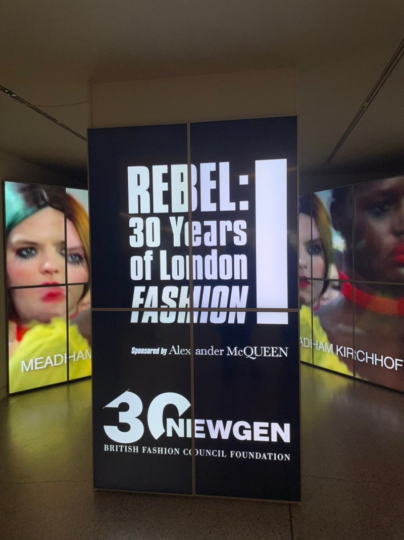 Design Museum] 런던 패션 전시회 Rebel 30 Years of London Fashion (feat.알렉산더 맥퀸) 패션  디자이너의 재정의 : 네이버 블로그