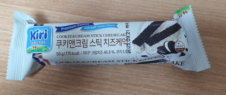  끼리 쿠키앤크림 스틱 치즈케익 먹었다