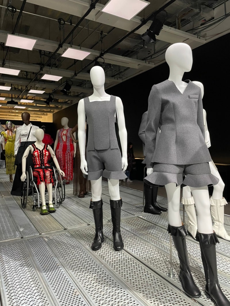 Design Museum] 런던 패션 전시회 Rebel 30 Years of London Fashion (feat.알렉산더 맥퀸) 패션  디자이너의 재정의 : 네이버 블로그