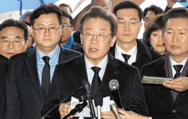 민주당, <b>준연동형</b>·통합비례당 창당 당론에 <b>만장일치</b> 추인