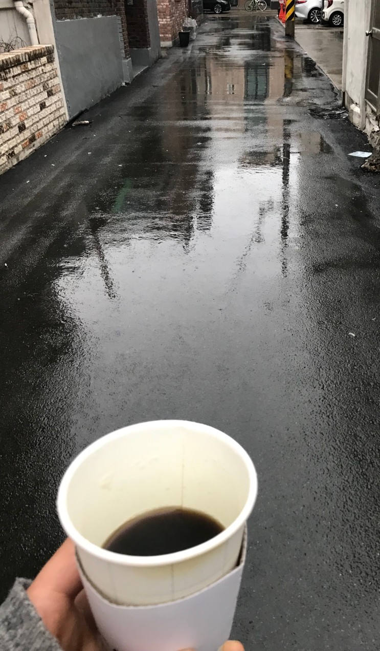나는 비오는 날 우산 말고 커피를 들어 / 간얼음 커피 신세계인 걸 / 청대에서 충대까지 / 도를 아십니까 관찰하기
