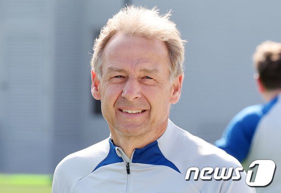 <b>이천수</b> 클린스만, 한국 축구 분석가가 대표팀 패배 후 <b>감독</b>을... 
