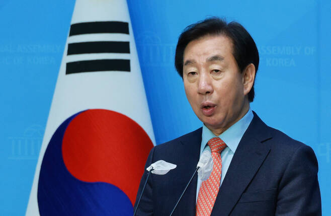 국민의 힘 '<b>공천 부적격</b>' <b>김성태</b> "대통령 주변 '핵관'들이 만든... 