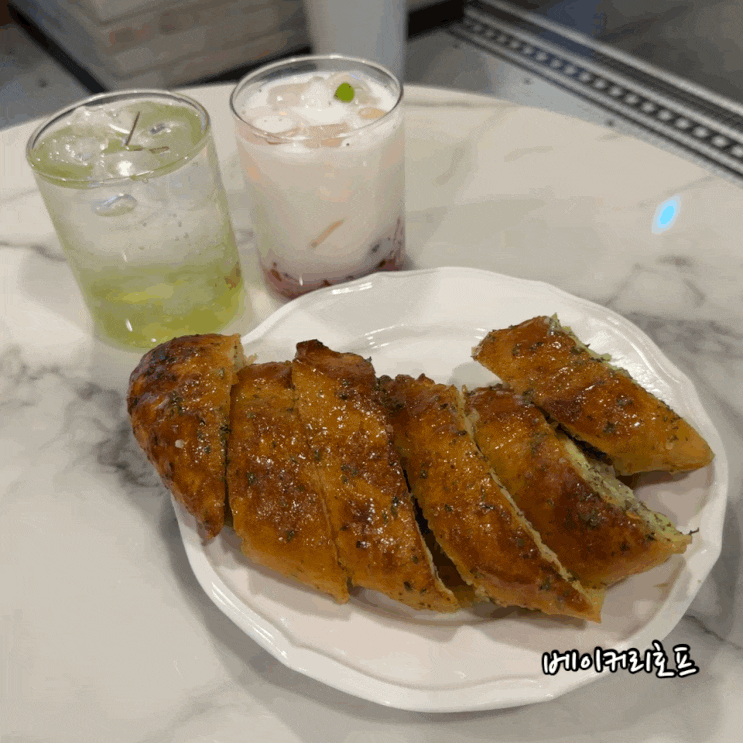  부천시청역 카페 베이커리호프 부천 빵집 맛집 마늘바게트에 반함