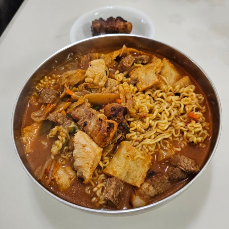  '국가권력급' 부대찌개