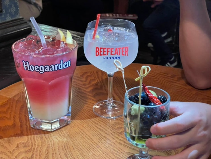  이태원술집 / 이태원맥주,칵테일 힙한 영국펍 로즈앤크라운