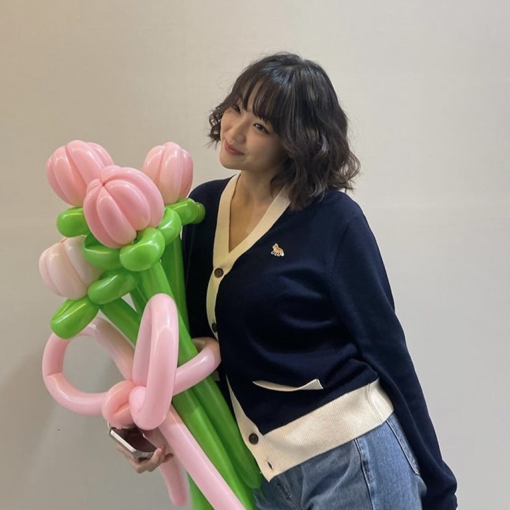  강미나 프레피룩 메종키츠네 베이비폭스 가디건 얼말까?