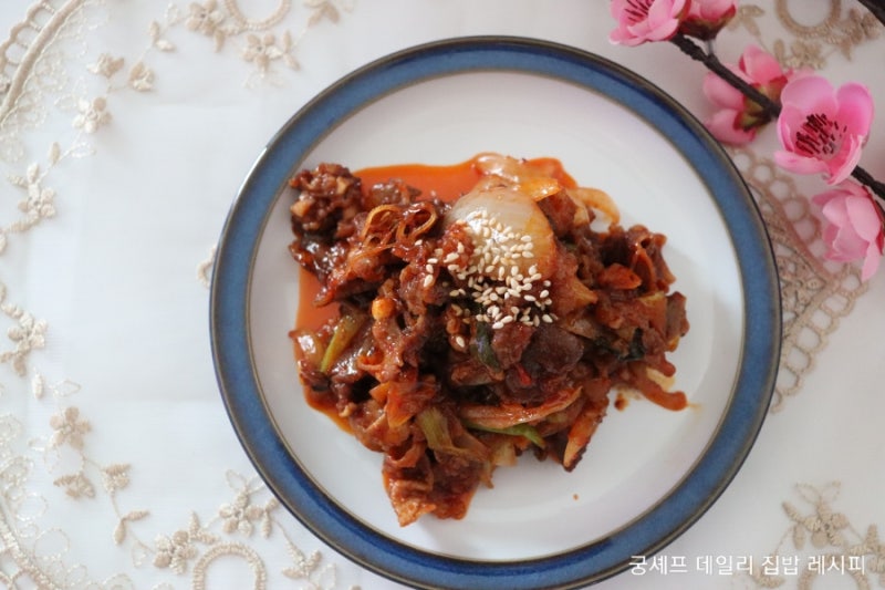 우삼겹 고추장 볶음 만들기 매콤한 별미 반찬 우삼겹 제육볶음 레시피