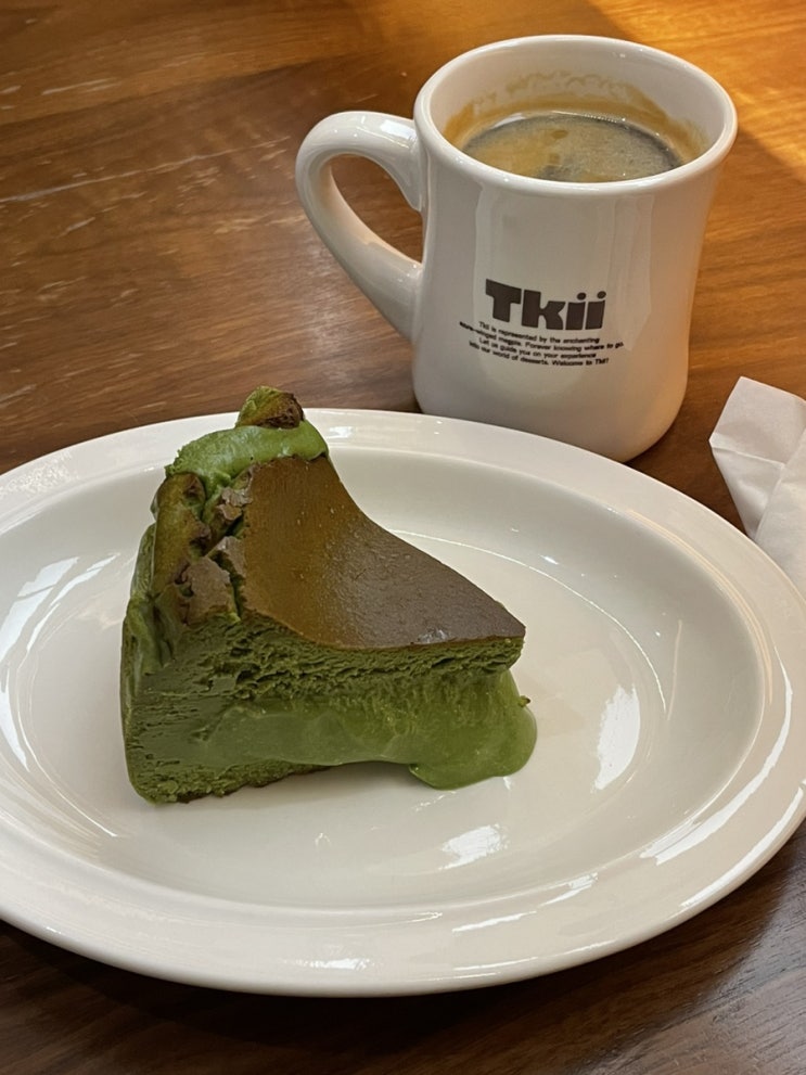 압구정로데오 카페 트키 도산 바스크 치즈케이크 맛집!