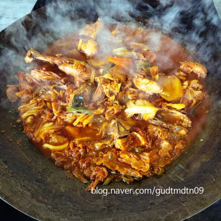  포천 고모리 맛집 : 꼬마 연못 식당 솥뚜껑 닭볶음탕 내 돈 내산