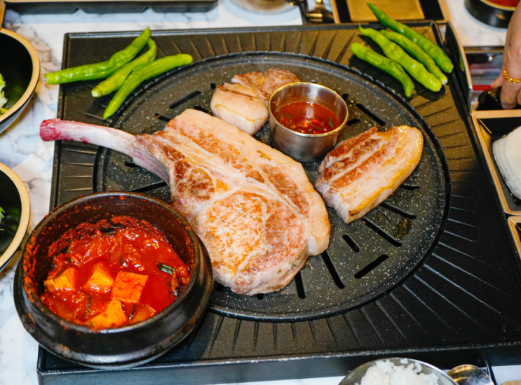  참숯으로 초벌한 맛있는 고기집, 제주 공항 맛집 금돈 흑돼지