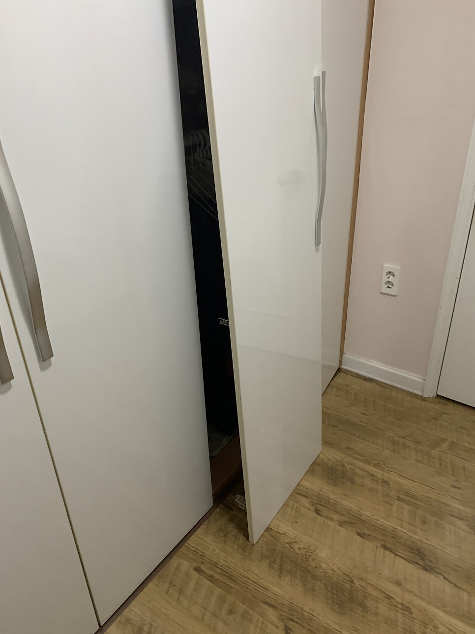 장농경첩 교체전문 떨어진 옷장문짝 수리 잘하는 곳