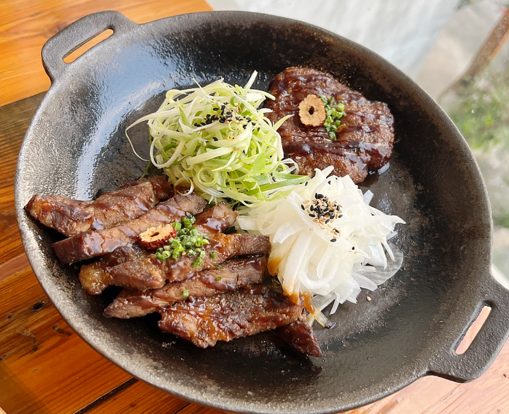  전주 한옥마을 맛집 기와에서 전주 원조 직화 떡갈비와 비빔밥의 환상적인 맛 체험기
