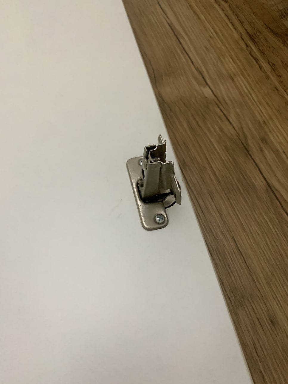 장농경첩 교체전문 떨어진 옷장문짝 수리 잘하는 곳