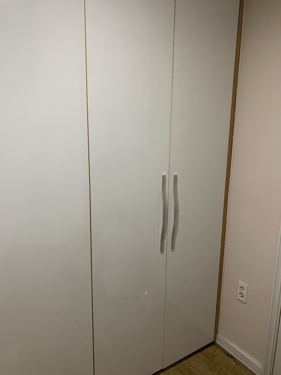 장농경첩 교체전문 떨어진 옷장문짝 수리 잘하는 곳