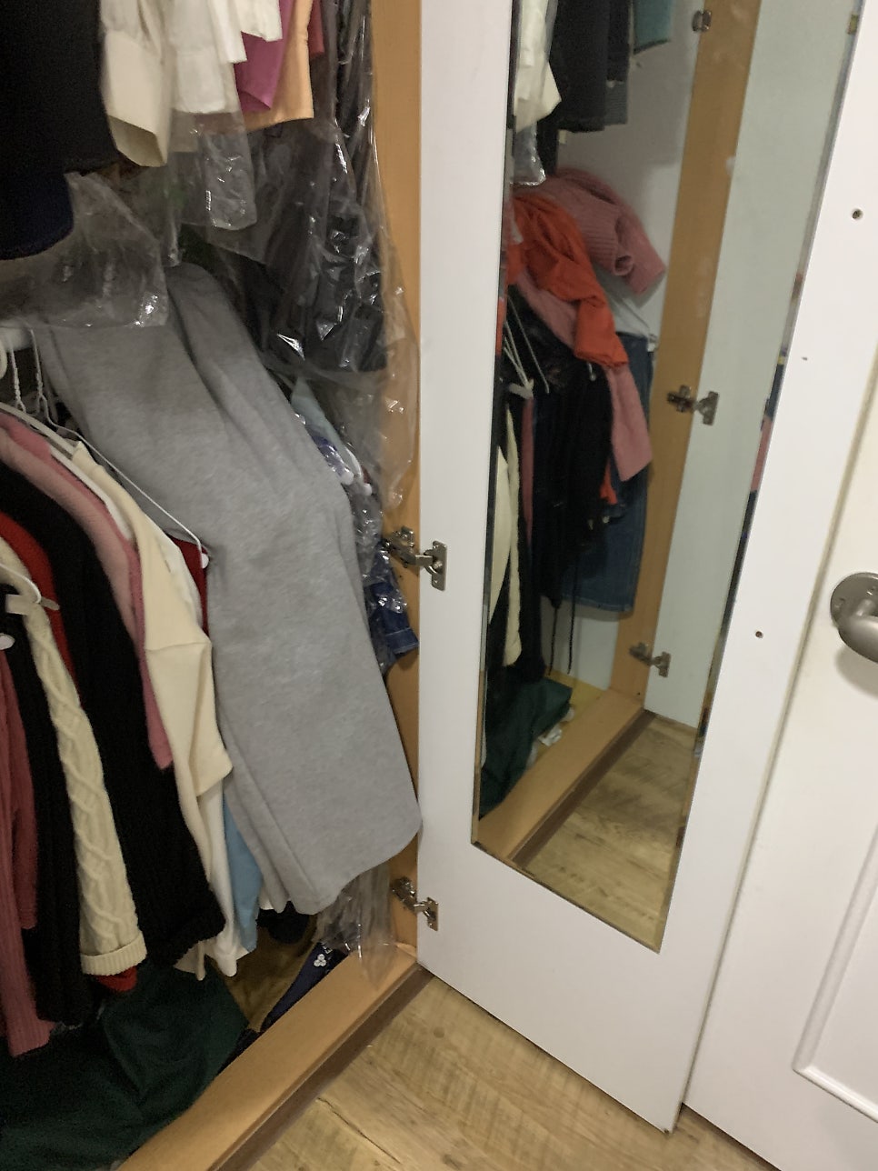 장농경첩 교체전문 떨어진 옷장문짝 수리 잘하는 곳