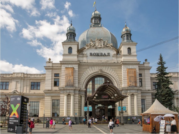  전쟁 중임에도 여전히 달리는 우크라이나의 철도 Ukrzaliznytsia