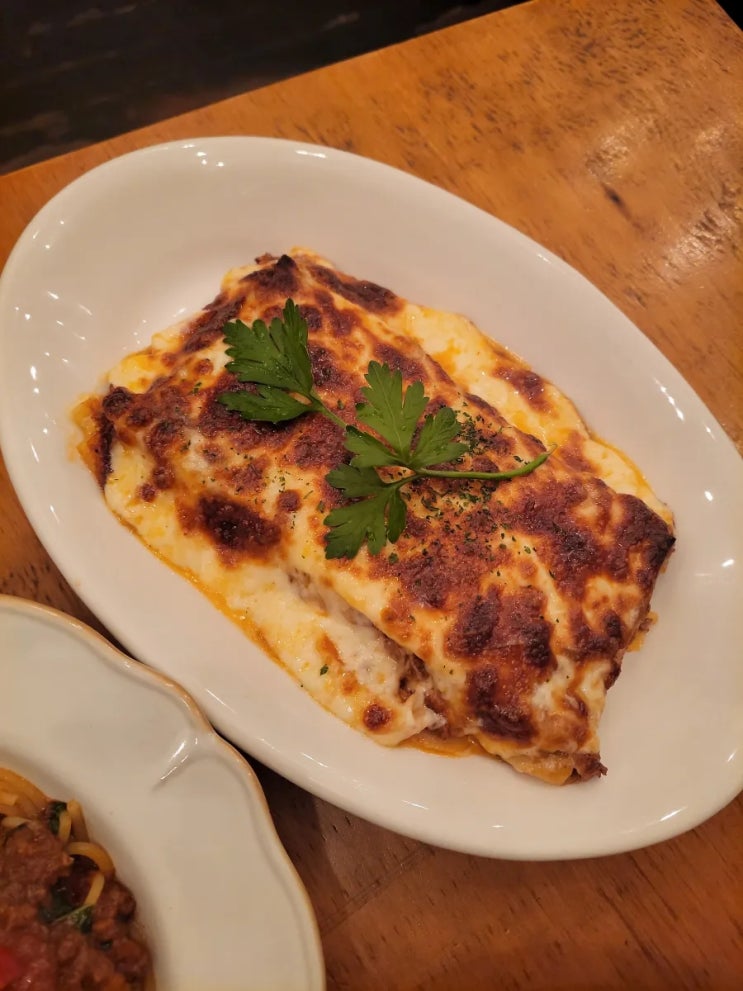  신촌 맛집) 라자냐와 생맥 조합이 최고인 '라구식당'