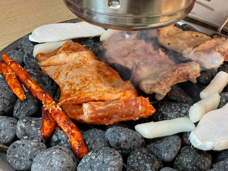 춘천닭갈비맛집 참나무숯불닭갈비 맥반석에 굽는 이색 닭갈비집