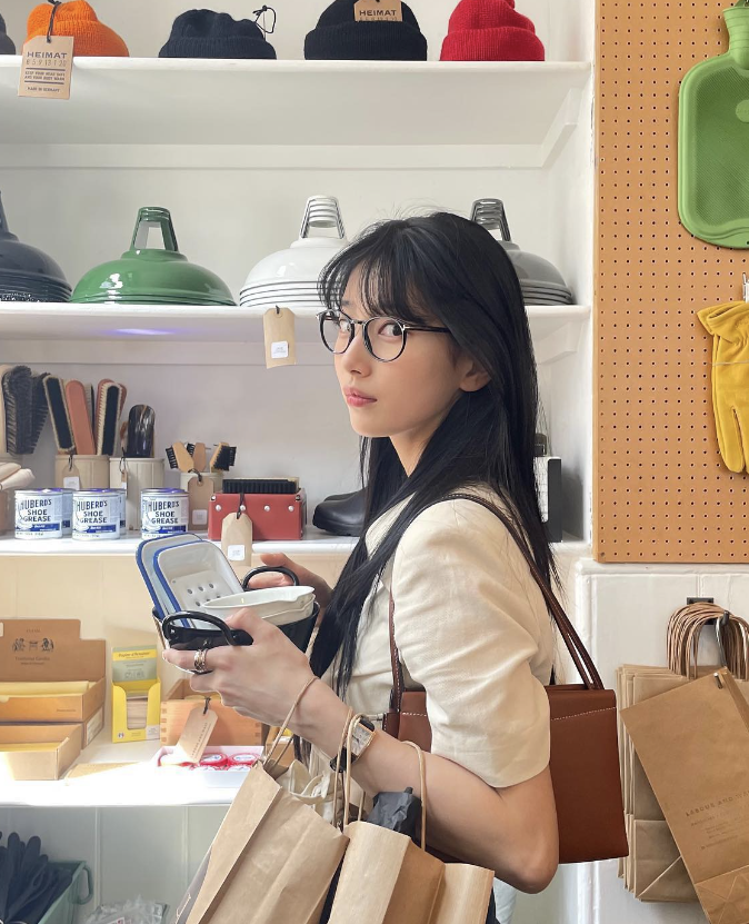  수지 & 이청아의 센스 PICK! 여자 연예인들이 사랑하는 명품 브랜드 톰포드 여성 뿔테 안경 테 추천