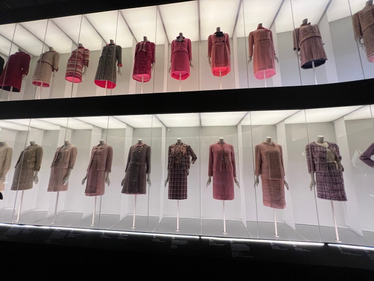  런던 샤넬 전시:Gabrielle Chanel. Fashion Manifesto @V&A