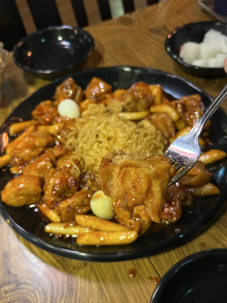  범계역술집 범계역치킨 매운음식 당길때 가면 좋을 범계역 치킨 맛집이자 범계맛집 꼬꼬아찌숯불치킨 범계점