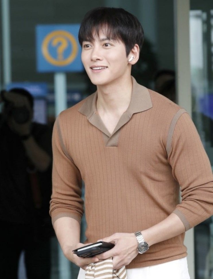 <연예가핫이슈> "지창욱입니다... 실내 흡연에 대해 깊이 사과드립니다" <연예가핫이슈> "지창욱입니다... 실내 흡연에 대해 깊이 사과드립니다"