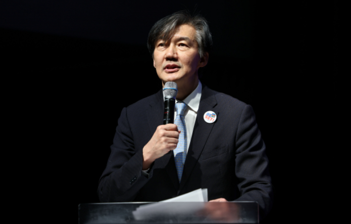 <b>조국</b>의 정치선언, 봉하... 문 전대통령-부산 선산-광주 5.18<b>묘지</b>